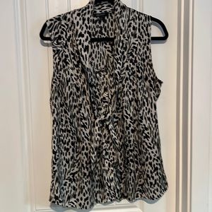 💕Anne Klein animal print silky button down sleeveless tie blouse